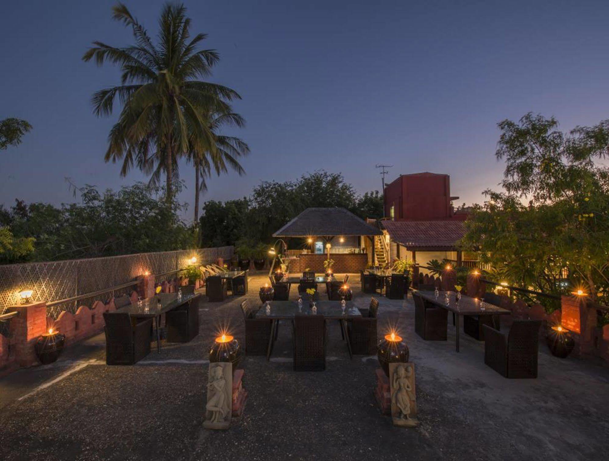 Thurizza Hotel Bagan Exteriör bild